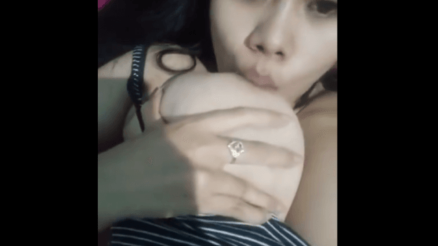 desahan tante cantik bikin ngilu